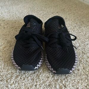 Adidas Deerupt - Women’s 5 - pink and black
